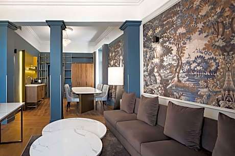 Astorija Suite with Old Town View and Balcony