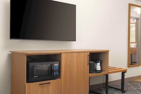 King Room with Sofa Bed and Study - Non-Smoking