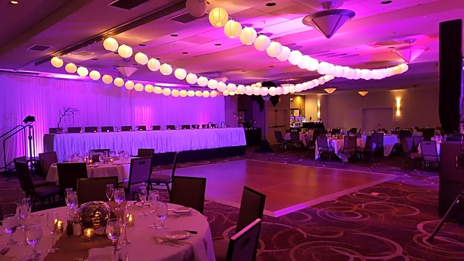Holiday Inn Hotel & Suites Bloomington Airport By IHG
