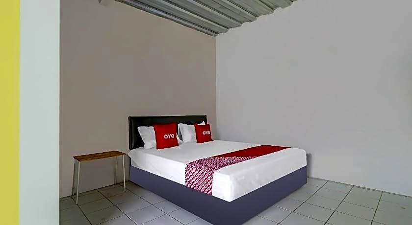 OYO 90809 Homestay Black Pink Merah Jambu Syariah