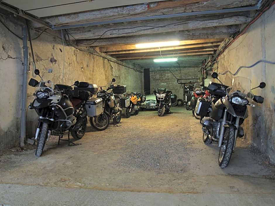 Les Arcades Le Lion D'or