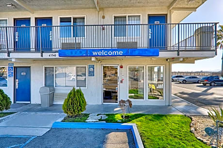 Motel 6-Lancaster, CA