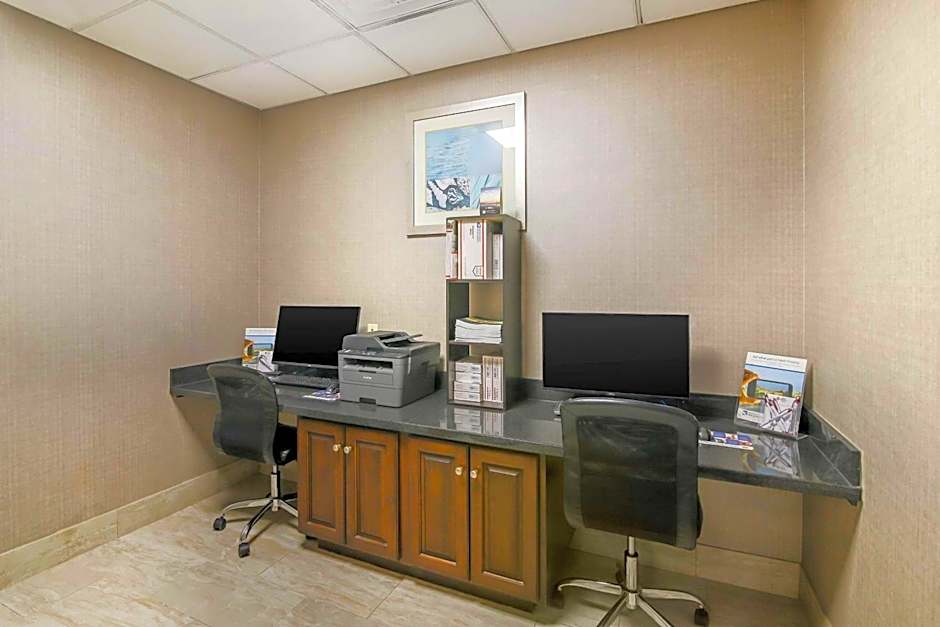 Best Western Plus Brunswick Inn & Suites