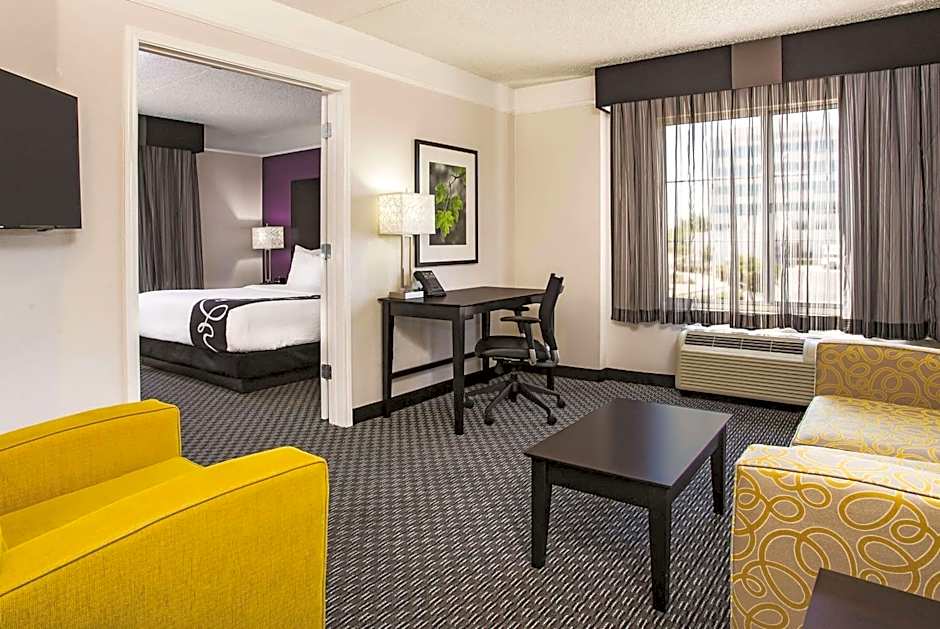 La Quinta Inn & Suites by Wyndham Las Vegas Summerlin Tech