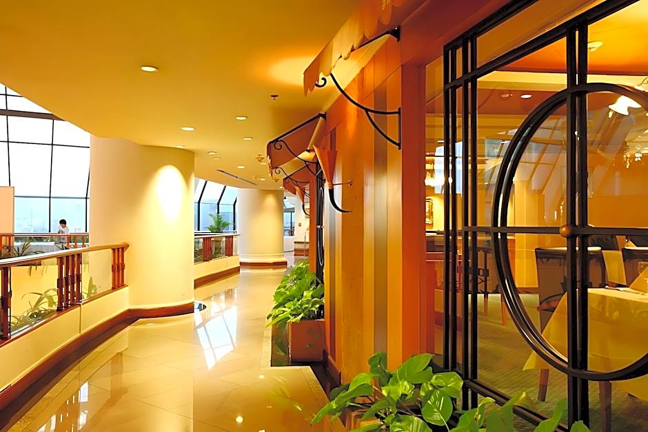 Montien Riverside Hotel