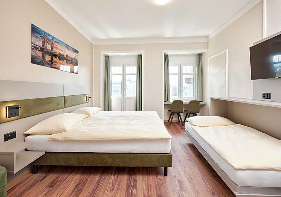 Hotel Pickwick and Pub "the room with a view"