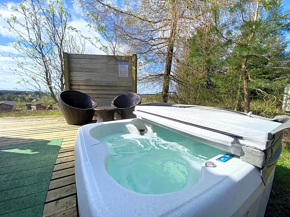 Blair Tiny House with Private Hot Tub - Fife - Loch Leven - Lomond Hills