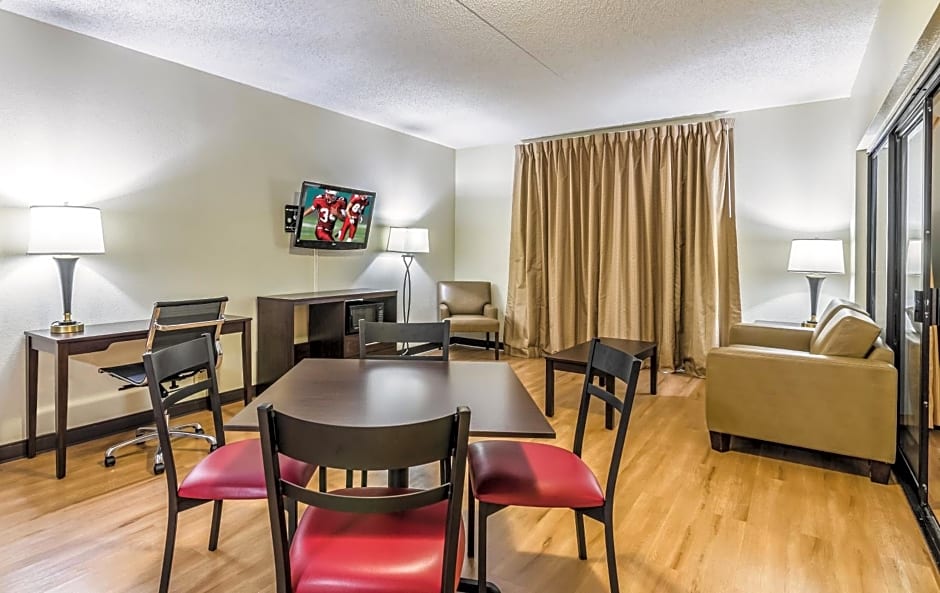 Red Roof Inn & Conference Center Wichita Airport