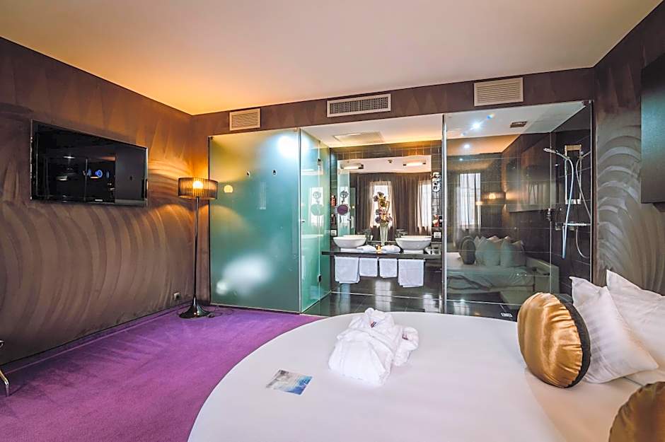 Plaza V Executive Hotel