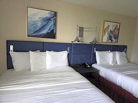 Queen Room - Non-Smoking