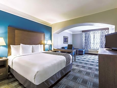 1 King Bed Executive Room Non-Smoking