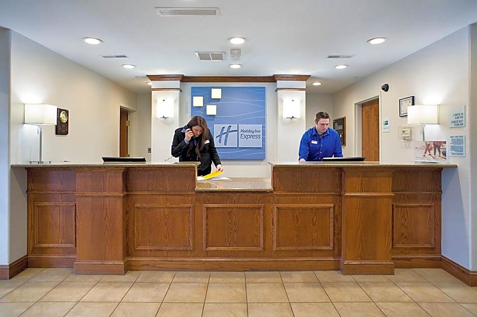 Holiday Inn Express Hotel & Suites Brookings By IHG