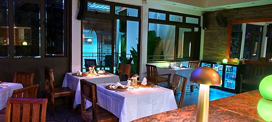 Villa Alizée Boutique Hotel - Idéal Couples & Pros - Rooftop - Parking privé