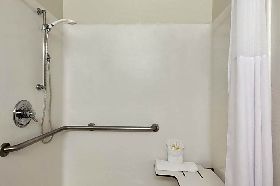 Days Inn & Suites by Wyndham Conroe North