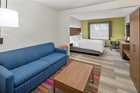Suite - Hearing Accessible - Non-Smoking