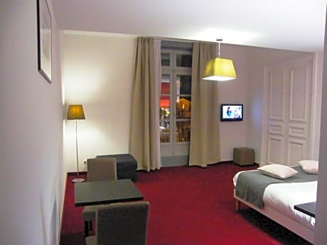 Comfort Suite (2-4 Adults)