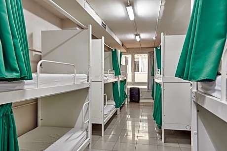 Bed in 18-Bed Mixed Dormitory Room