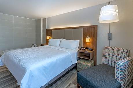 1 King Bed Leisure Non-Smoking