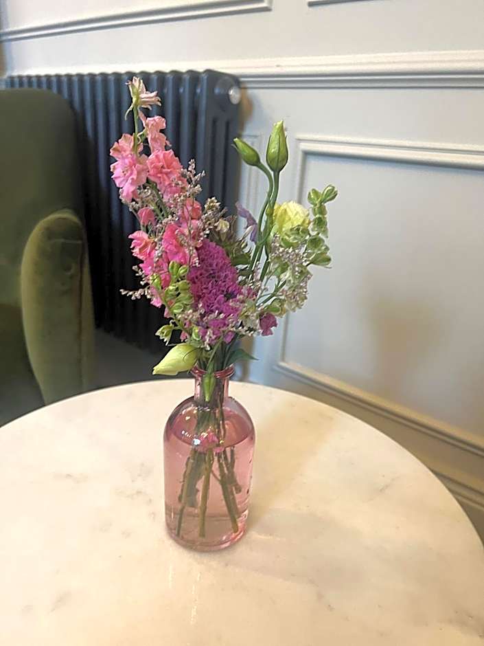 Waterloo Town House & Suites