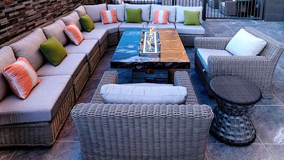 Hampton Inn By Hilton Riverside Downtown