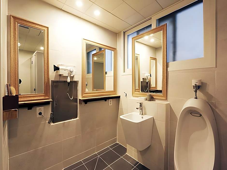 Blueboat Hostel Jeonju (Korea Quality)
