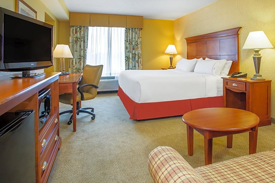 Holiday Inn Express & Suites Bloomington By IHG