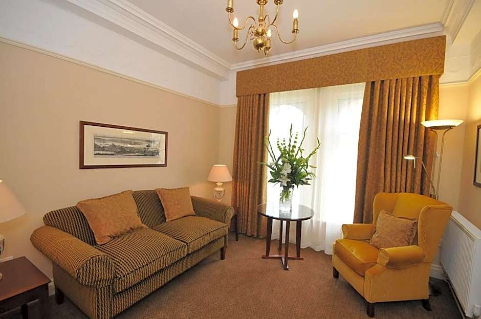 Macdonald Burlington Hotel