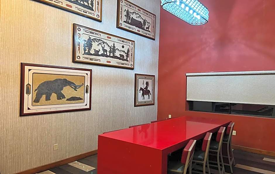 Empeiria High Sierra Hotel