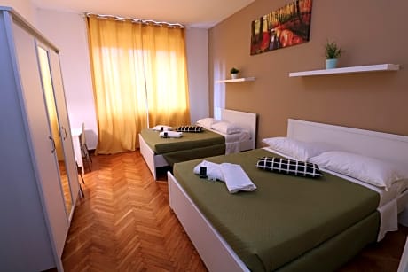 Quadruple Room with External  Shared Bathroom