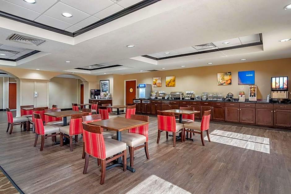 Comfort Inn & Suites Clinton - Jackson West