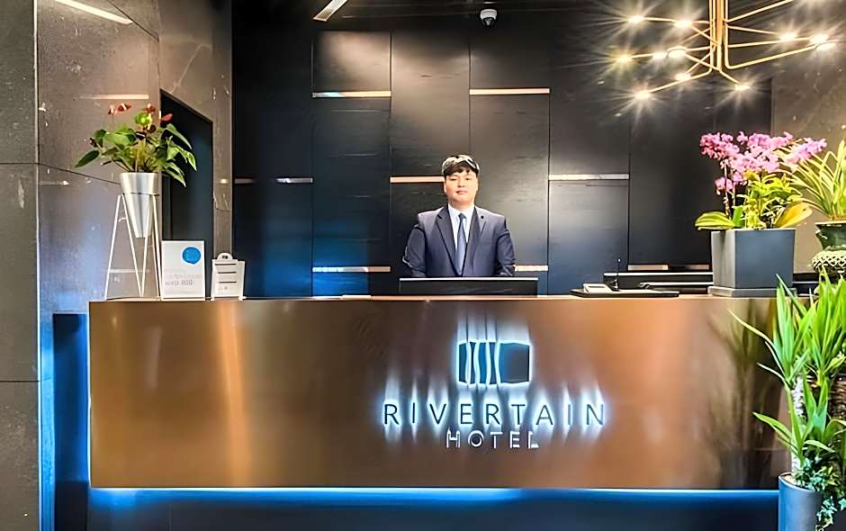 Rivertain Hotel