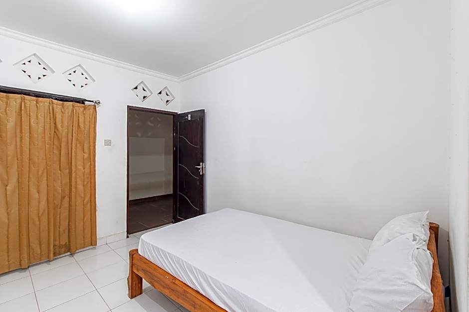 OYO Life 93504 Kost Krisna