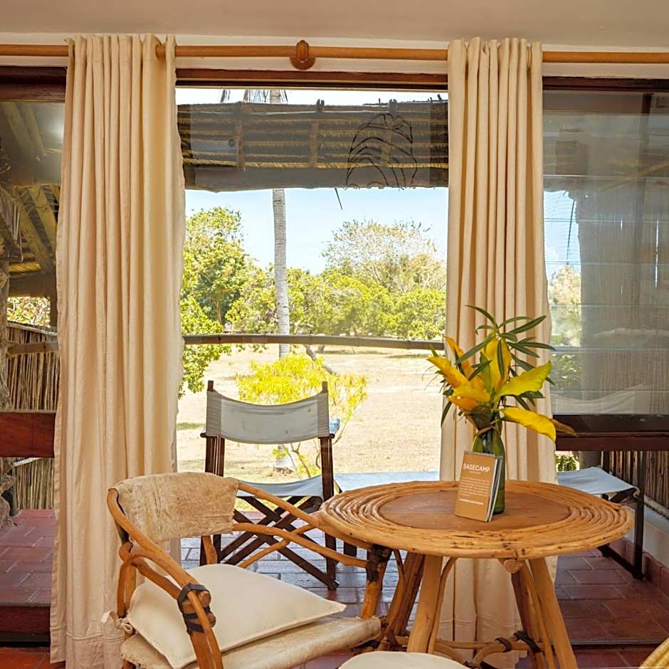 Basecamp Mafía Island