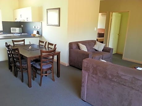 Deluxe Two-Bedroom Apartment