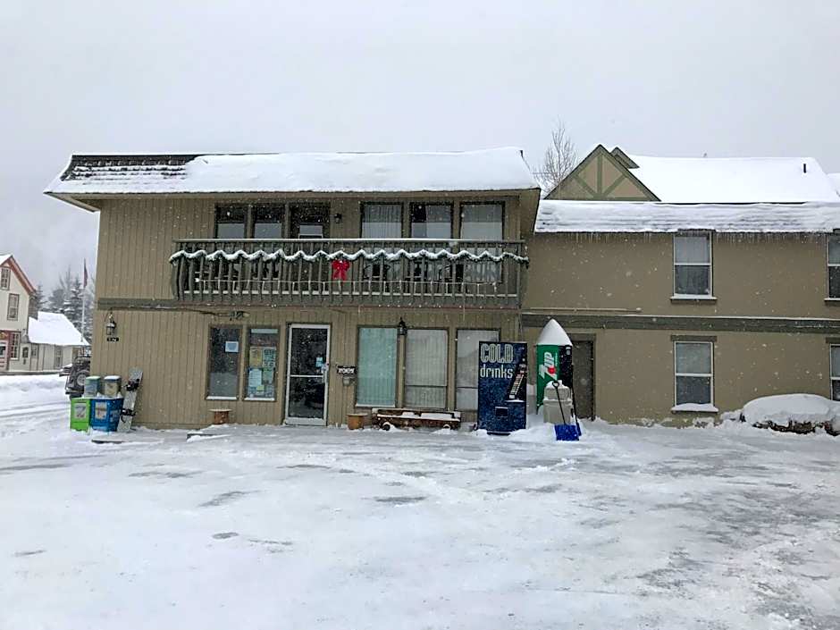 Snowshoe Motel