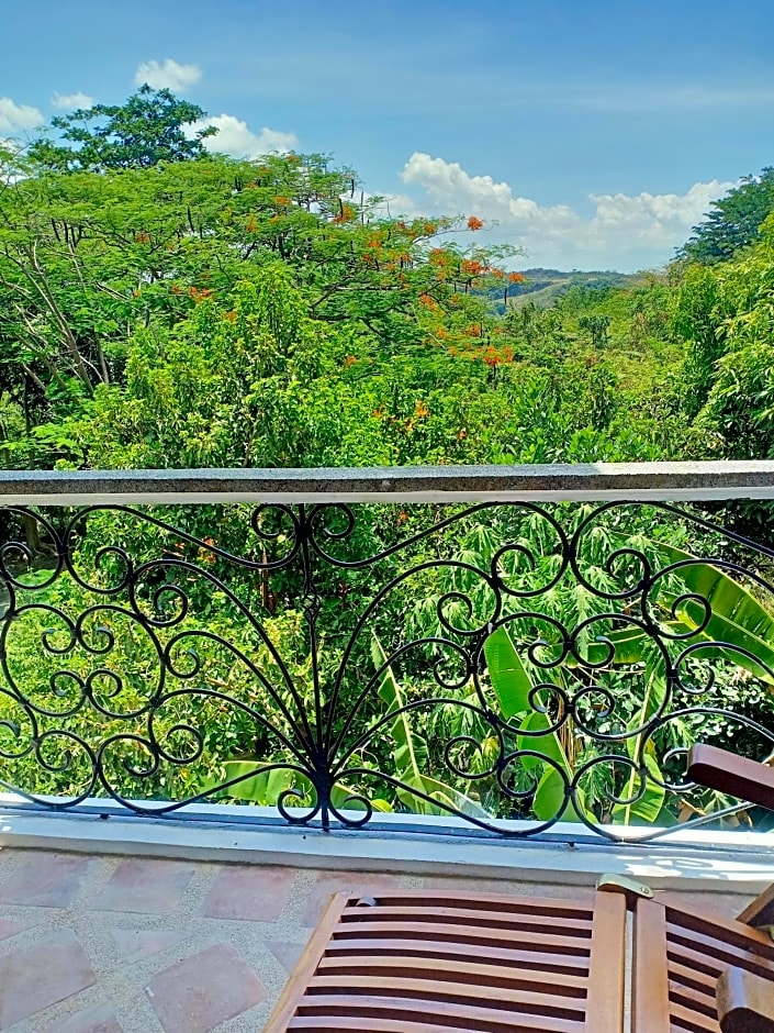 El Castillo Bed and Breakfast