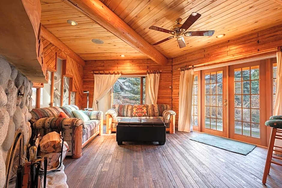 Snowridge Chalet by Outpost Whistler