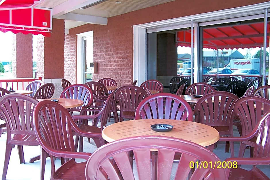 Travelodge by Wyndham Drummondville