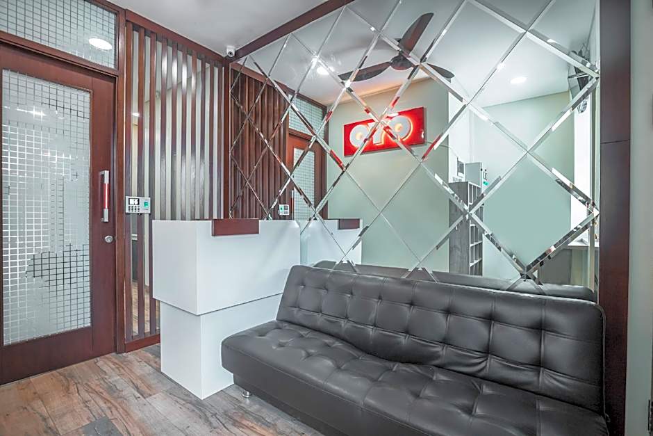 Super OYO 1487 Residence Khoe