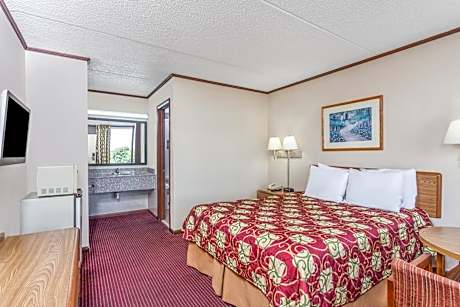 Queen Room - Disability Access - Non-Smoking