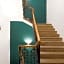 M7 Contemporary Apartments - My Extra Home