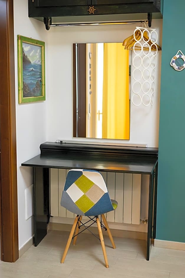 PalerMonAmour Art Gallery Suite