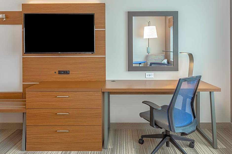 Holiday Inn Express & Suites Rice Lake By IHG