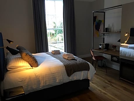 Double room-Standard-Ensuite with Shower