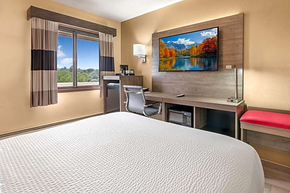 Ramada by Wyndham Minneapolis Golden Valley