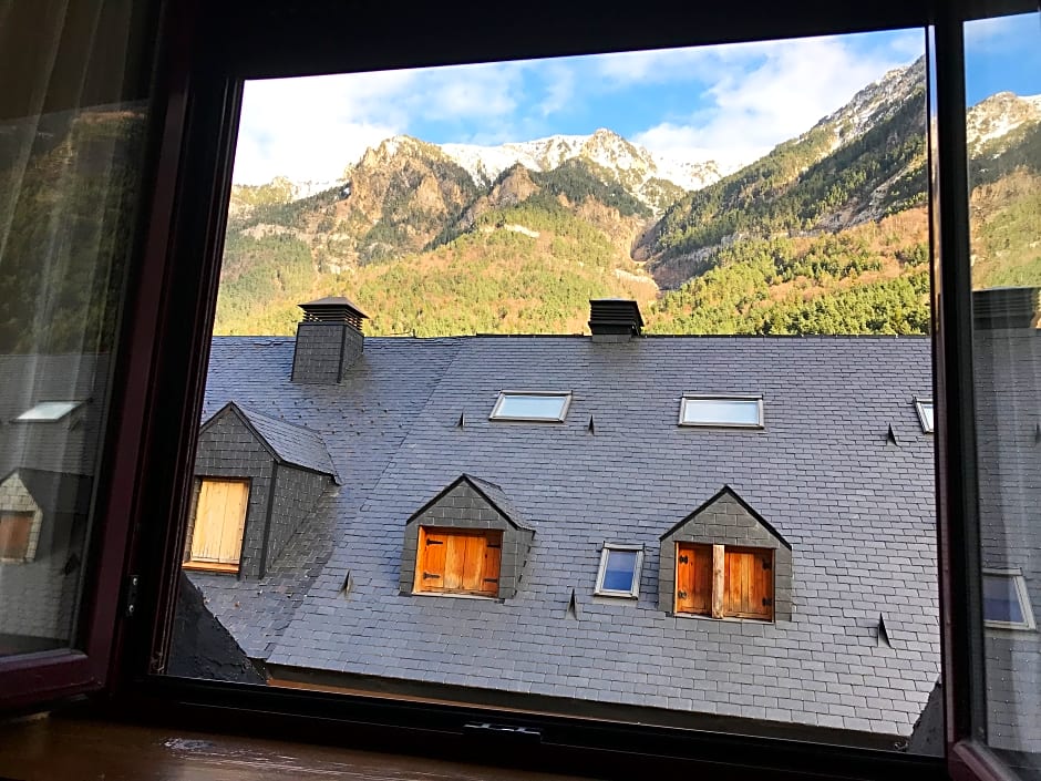 Photo 1 of 10 of Canfranc Apartamentos 3000