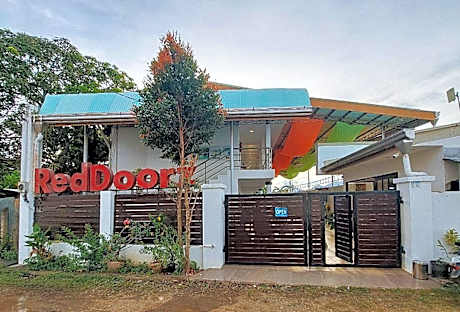 RedDoorz @ Buena's Pension Palawan