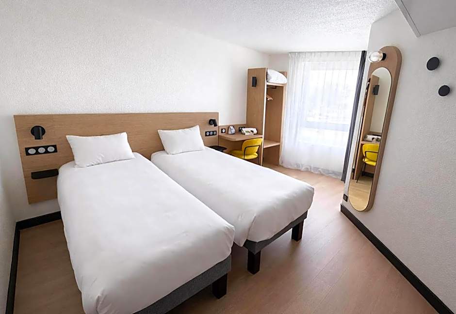 Photo 1 of 6 of Twin Room