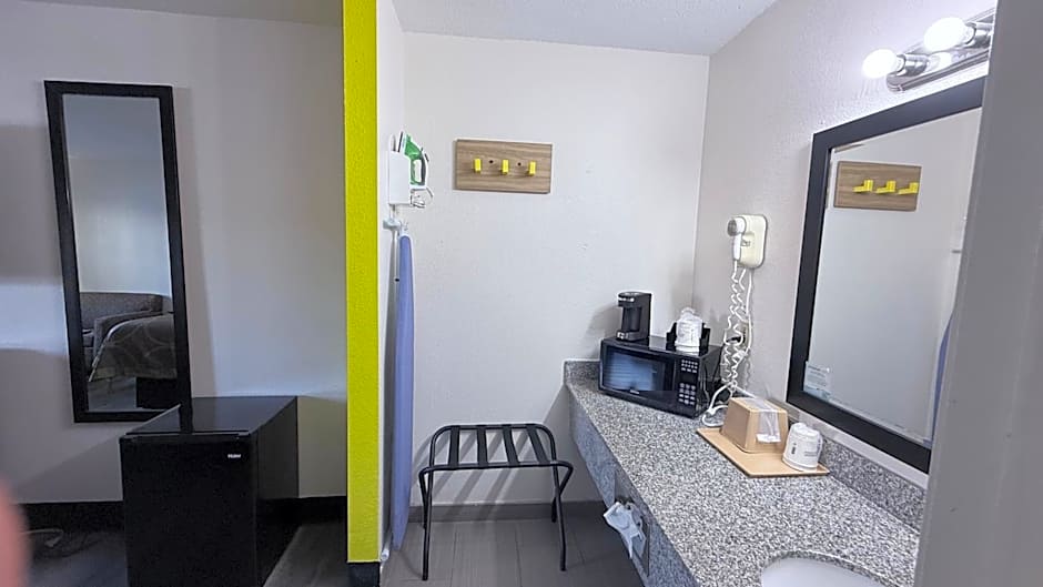 Super 8 by Wyndham Monticello AR