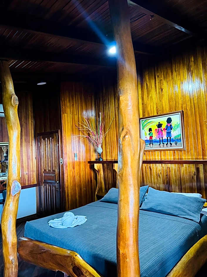 Hotel La Isla Inn